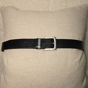 CLASSIC FOSSIL BRAND GENUINE BLACK LEATHER BELT SILVER BUCKLE MENS SIZE 42 EUC